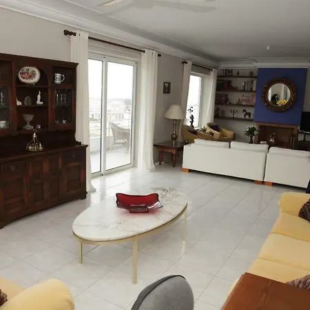 One Flat-one Floor-only Families Allowed Apartament Rhodes City