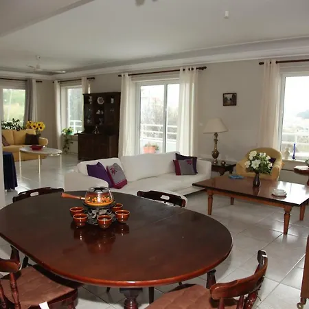 Lejlighed One Flat-one Floor-only Families Allowed Rhodes City